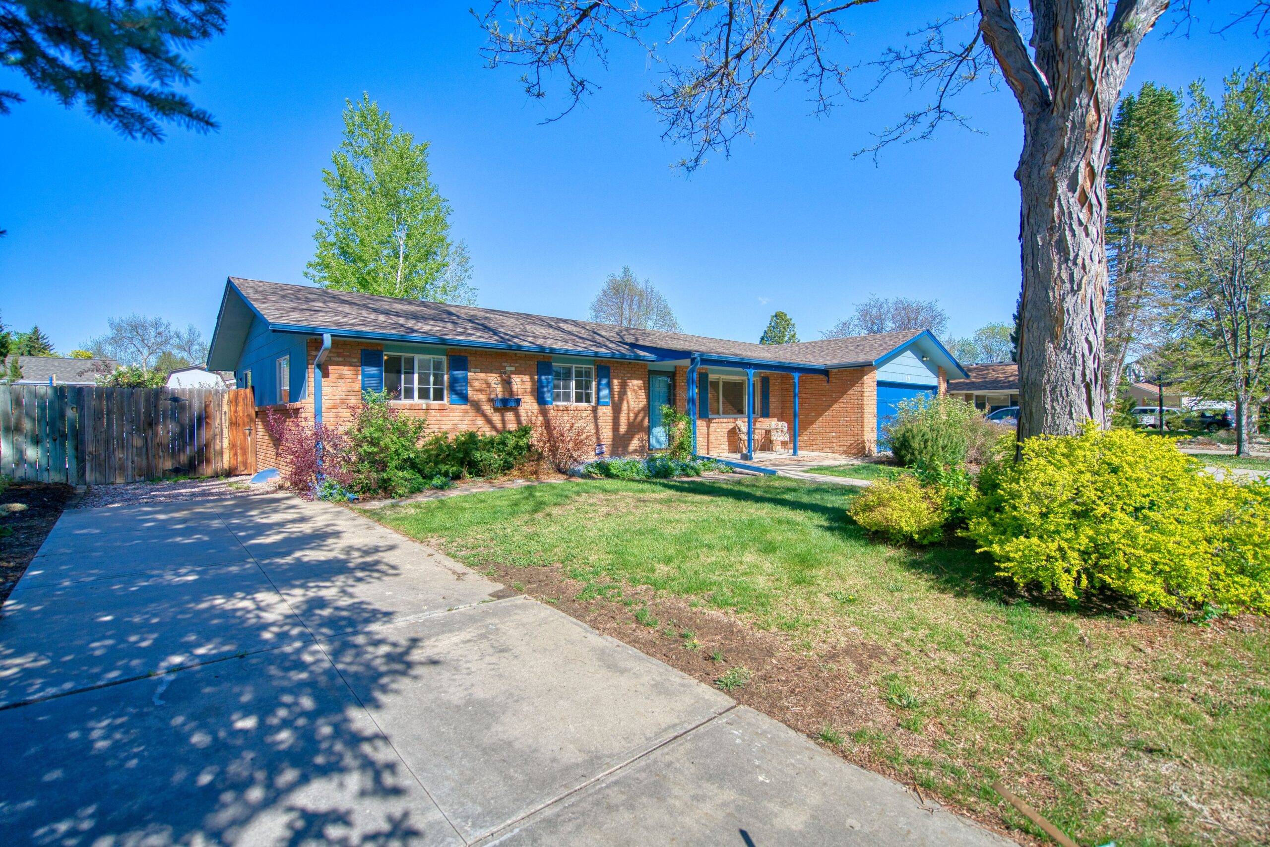A ranch-style home located at 19 University Circle in Longmont, Colorado viewed from the front yard.