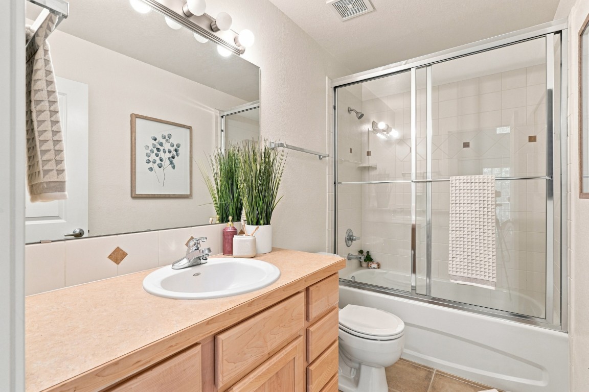 An interior view of the primary bathroom in the condo for sale at 833 S Coffman St Unit 52 in Longmont, Colorado.